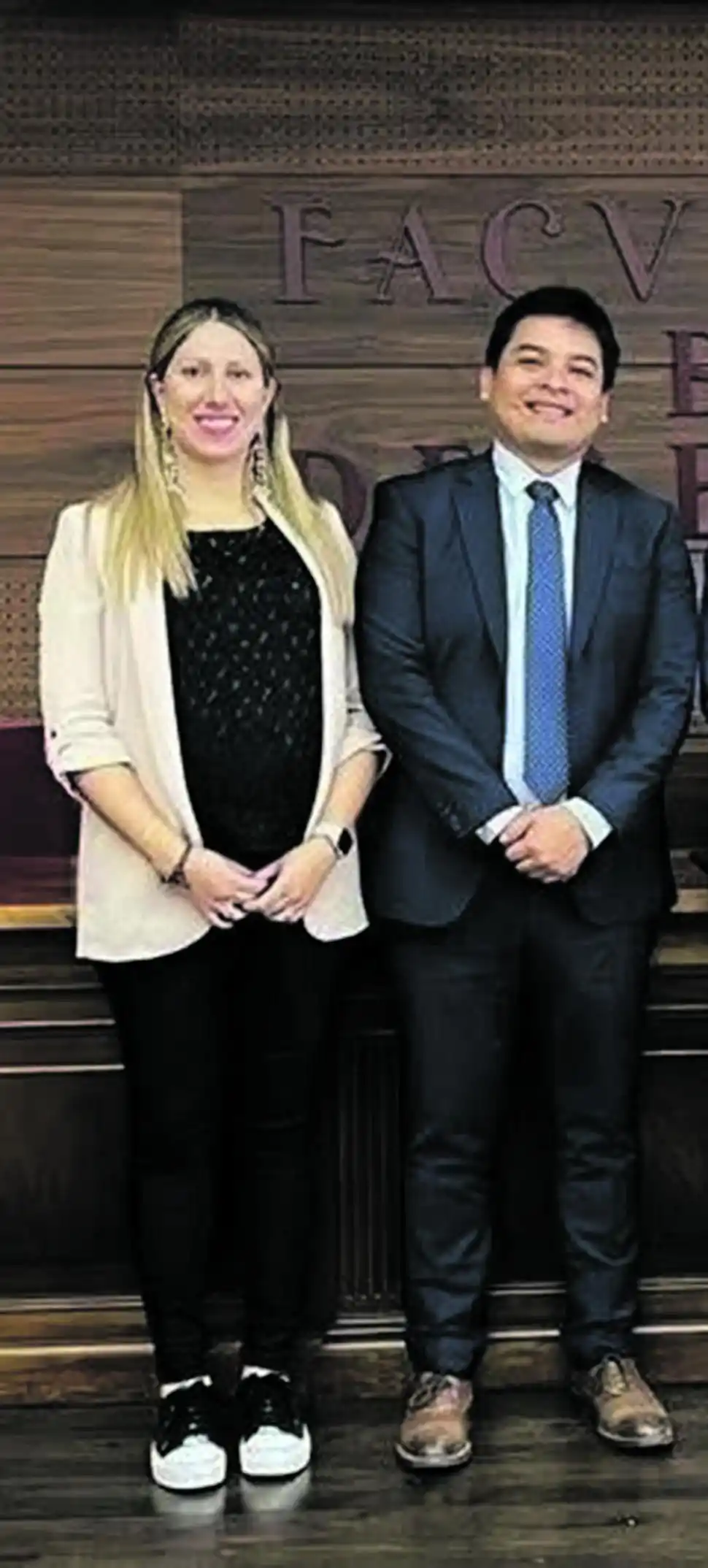 PAREJA. Luis Ontiveros y su mujer, la relatora Solana Casella.