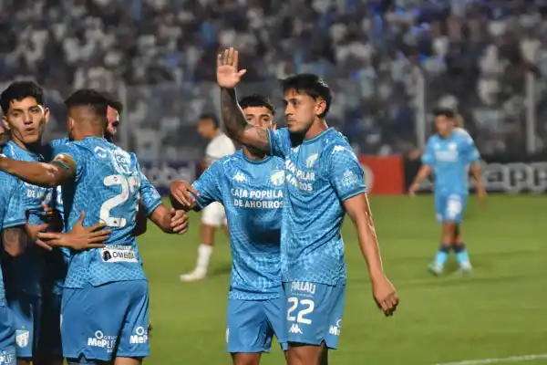 Atlético Tucumán tejió su victoria con randas y venció 2-0 a Platense en el José Fierro