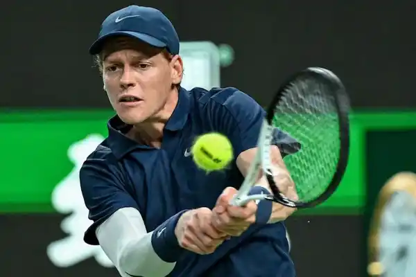 Masters 1000 de Shanghái: Jannik Sinner debutó con victoria y sigue firme en su defensa del títullo