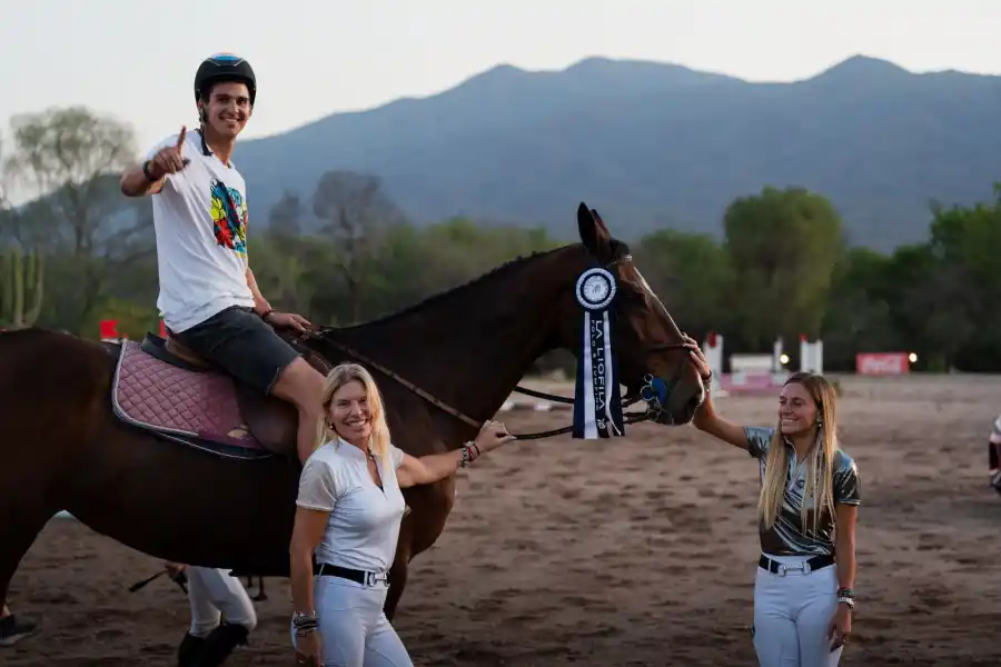 SE LLEVÓ LOS APLAUSOS. El polista Pablo Frías Silva (h) triunfó en la prueba para 