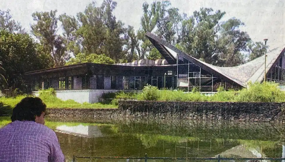 Recuerdos fotográficos: 2005. Patinaje de riesgo en la derruida confitería del Lago