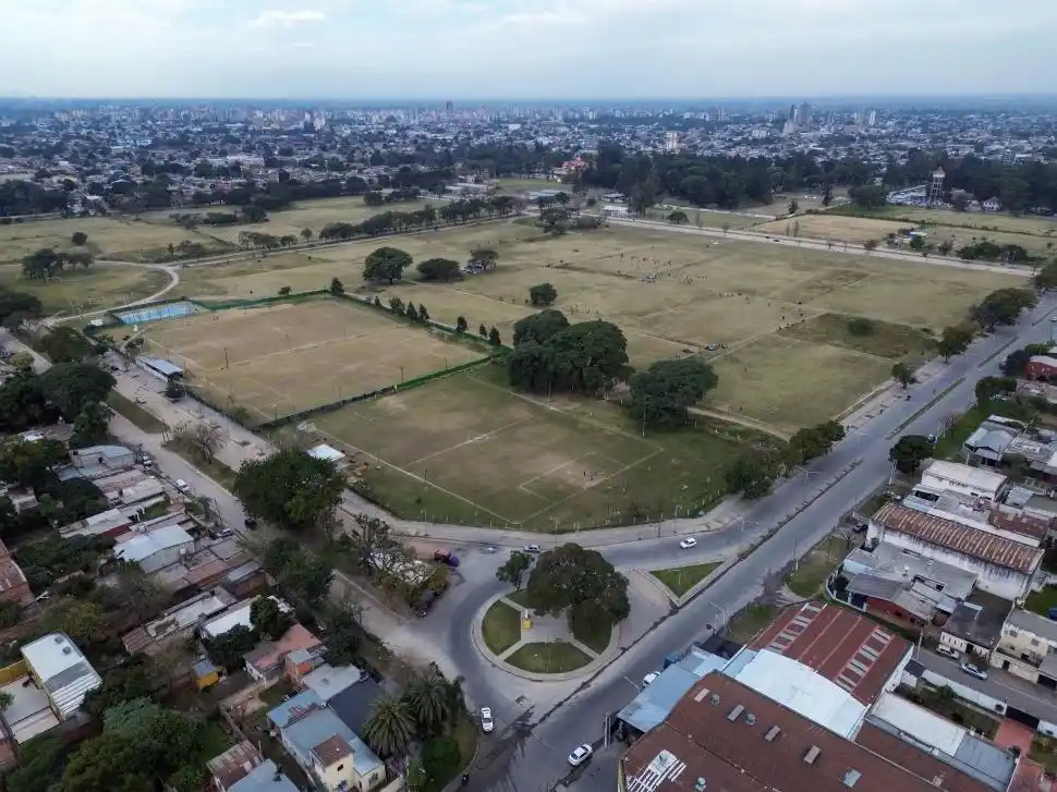 Polémica por Campo Norte: entre los terrenos de usos colectivos y los espacios cerrados para algunos