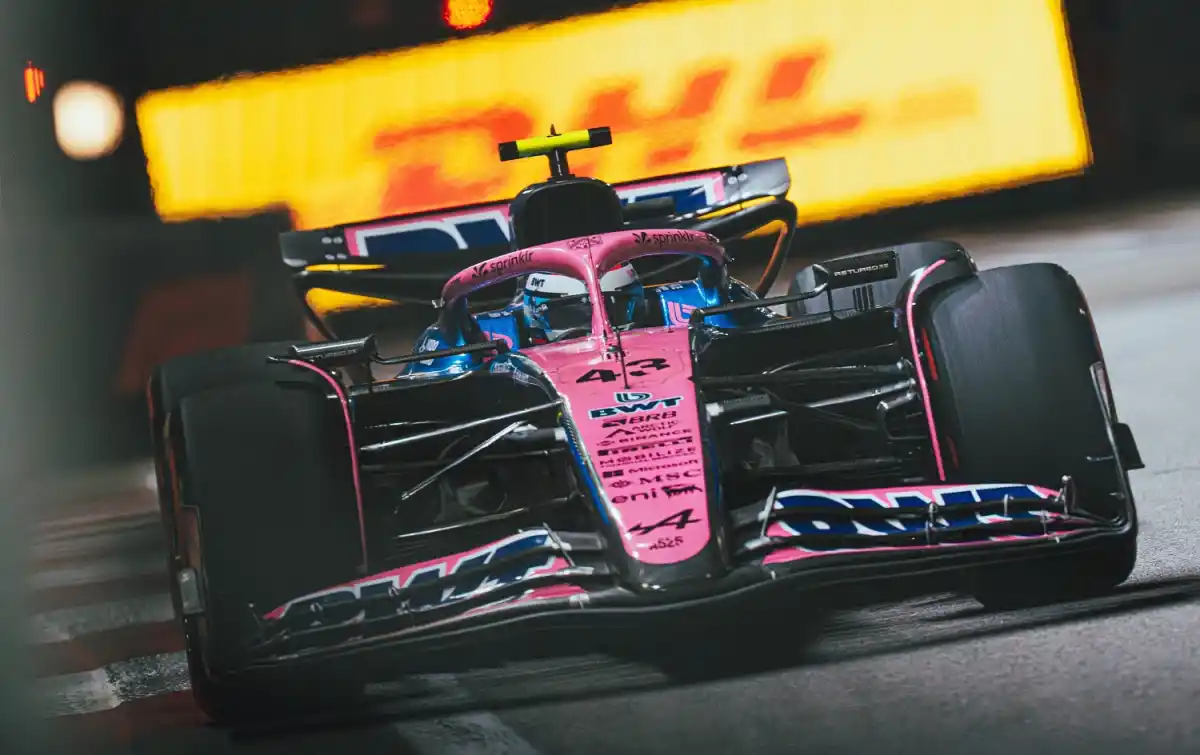 EN SINGAPUR. Colapinto busca conectar con el auto de Alpine. 