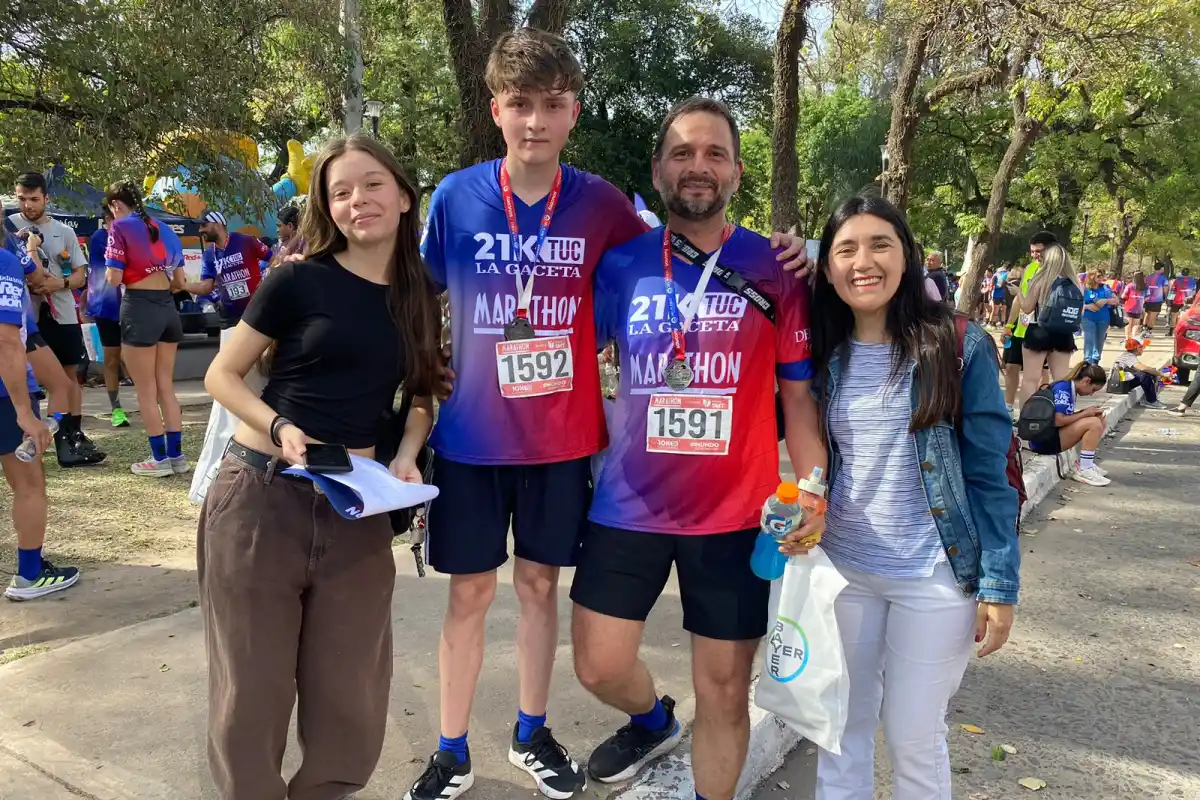 La primera carrera para Felipe, que corrió con su papá y contó con el apoyo de su familia