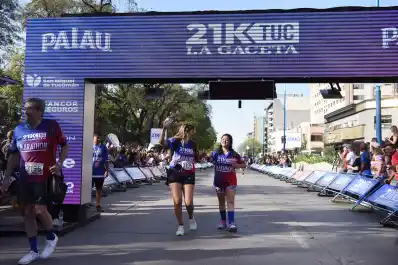 María de la Paz corrió su primera carrera en los 21K LA GACETA y emocionó a todos