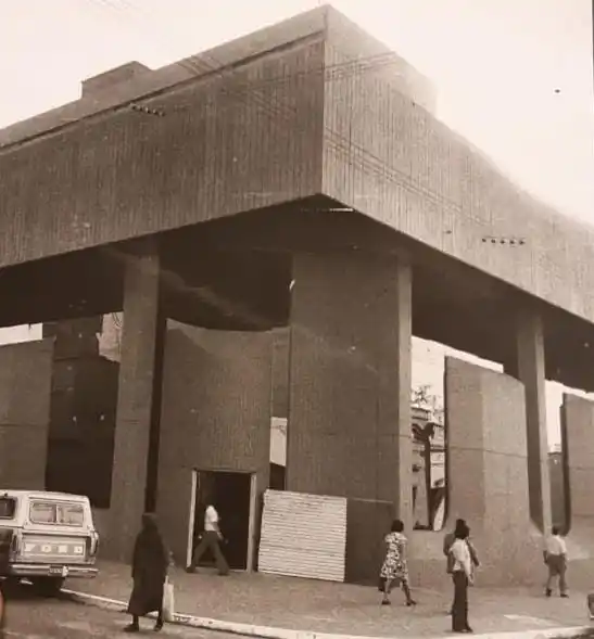 ARCHIVO DE LA GACETA. La actual sede del Concejo Deliberante, inaugurada en 1977 por el gobierno de facto a cargo de Antonio Domingo Bussi. la gaceta /  archivo