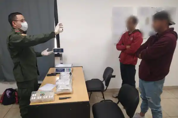 Aguilares: hallaron más de 4 kilos de marihuana ocultos en el equipaje de una pasajera que viajaba a Catamarca