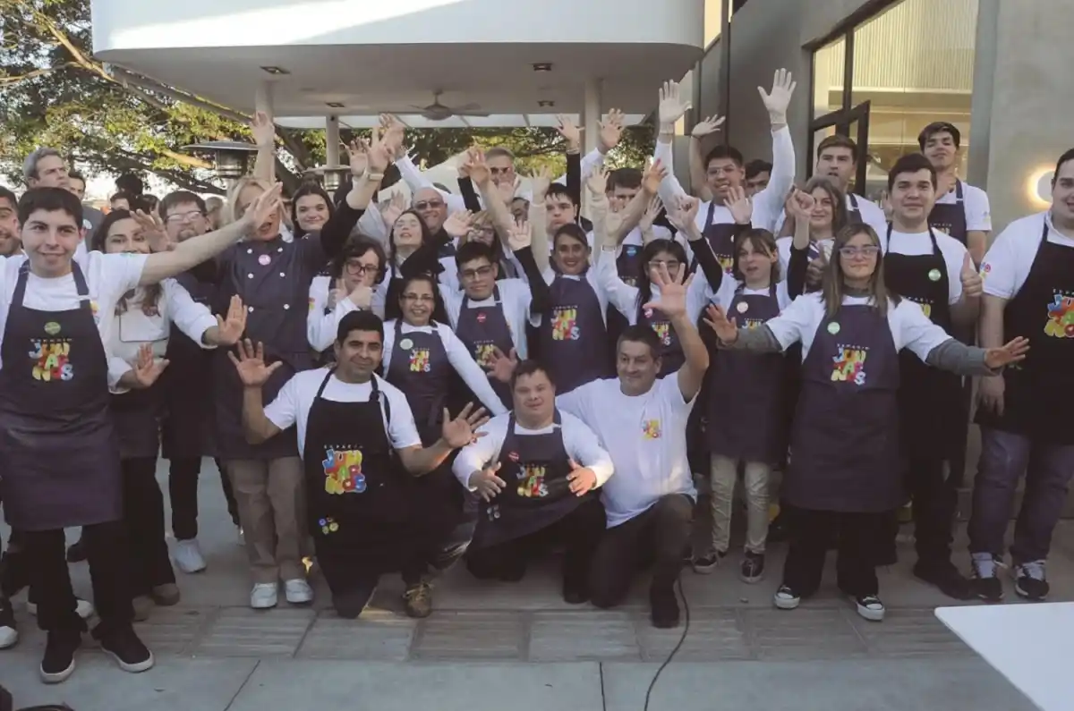 EXPERIENCIA TUCUMANA. El equipo de Juntarnos, el bar de Yerba Buena.