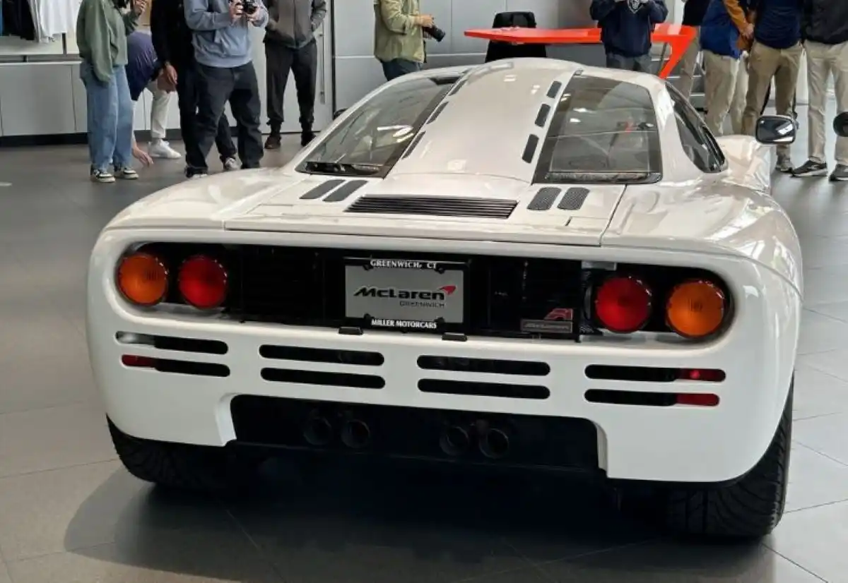 Un McLaren superdeportivo fabricado en 1994 por la escudería campeona de la F-1 será subastado