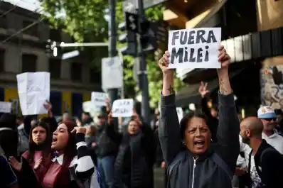 Incidentes en la previa del acto de Milei en el Movistar Arena: protestas y tensión frente al estadio