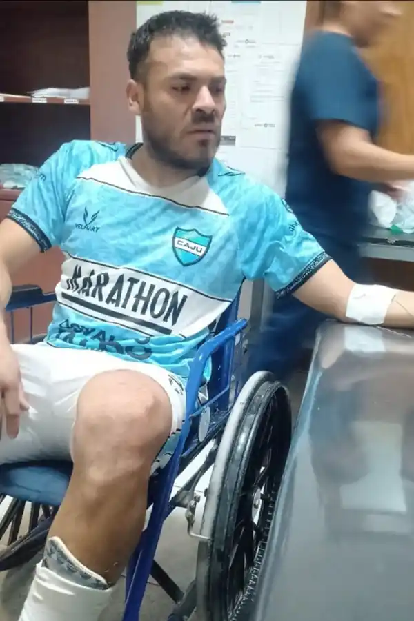 EN EL HOSPITAL. Garnica fue asistido en el nosocomio de Santa Ana. Lograron estabilizarlo y recibió el alta unas horas más tarde.