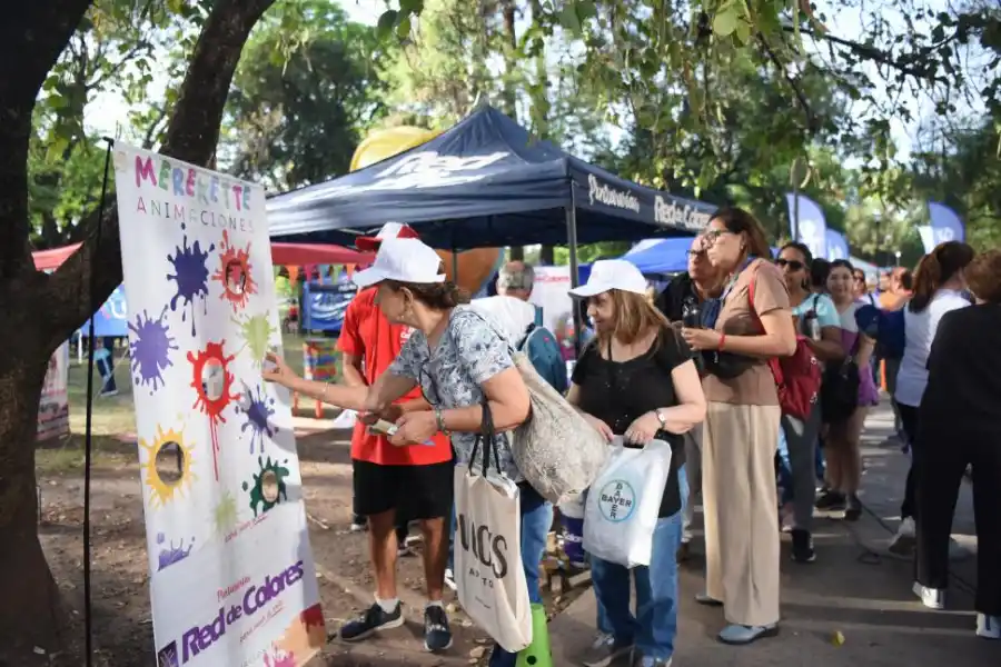 MENSAJES. Familiares y amigos de competidores los alentaron con frases.