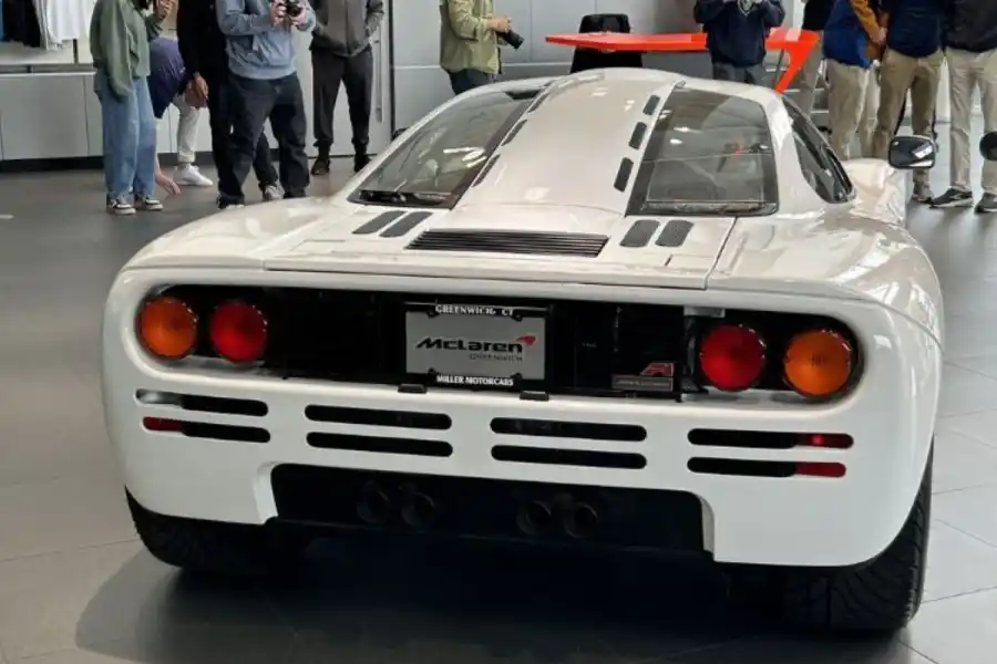 Un McLaren superdeportivo fabricado en 1994 por la escudería campeona de la F-1 será subastado