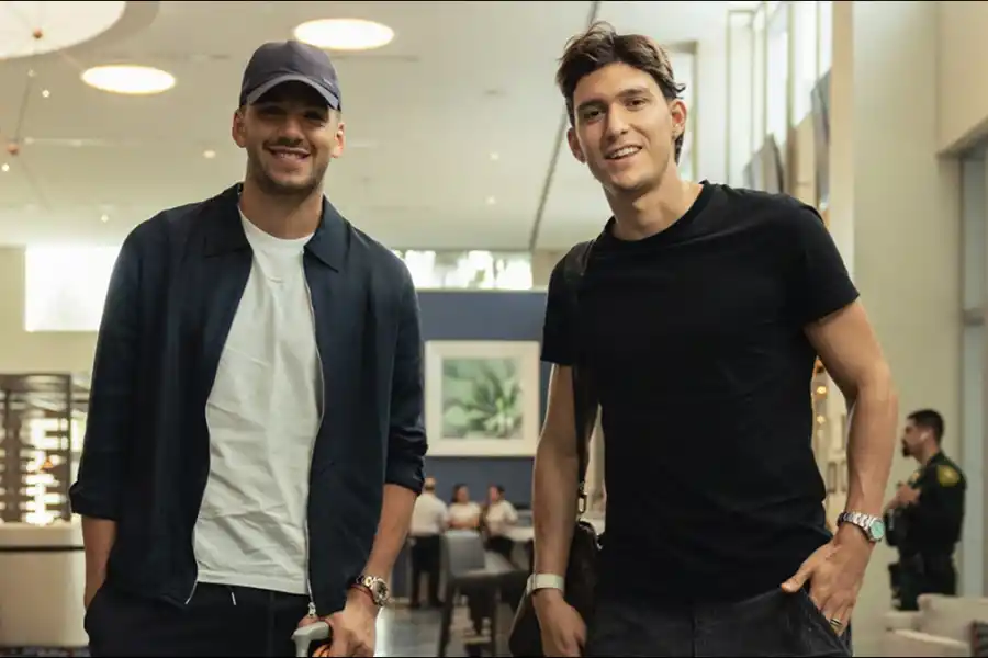 REFUERZOS DEFENSIVOS. El arquero del Olympique de Marsella y el marcador central se sumaron este lunes al grupo de Scaloni.