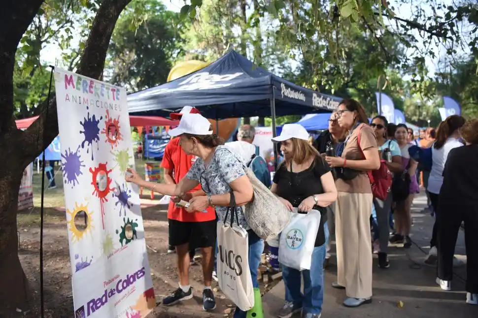 MENSAJES. Familiares y amigos de competidores los alentaron con frases.