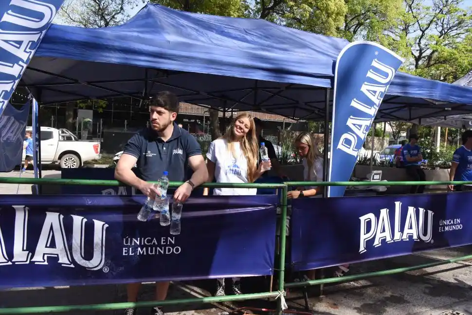 MENSAJES. Familiares y amigos de competidores los alentaron con frases.