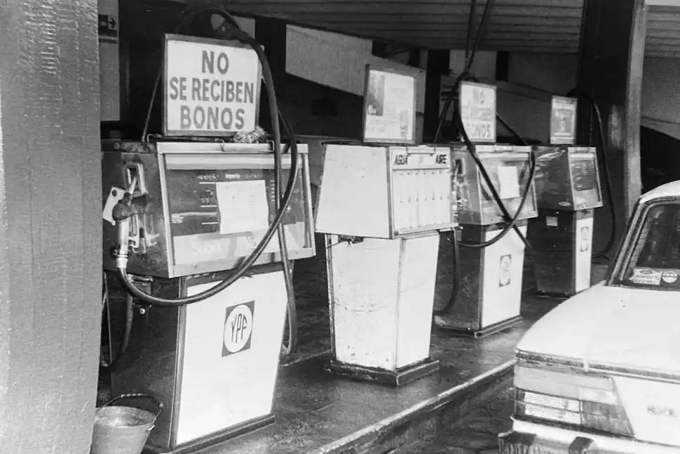 Recuerdos fotográficos: 1987. “No se reciben bonos” para cargar combustible