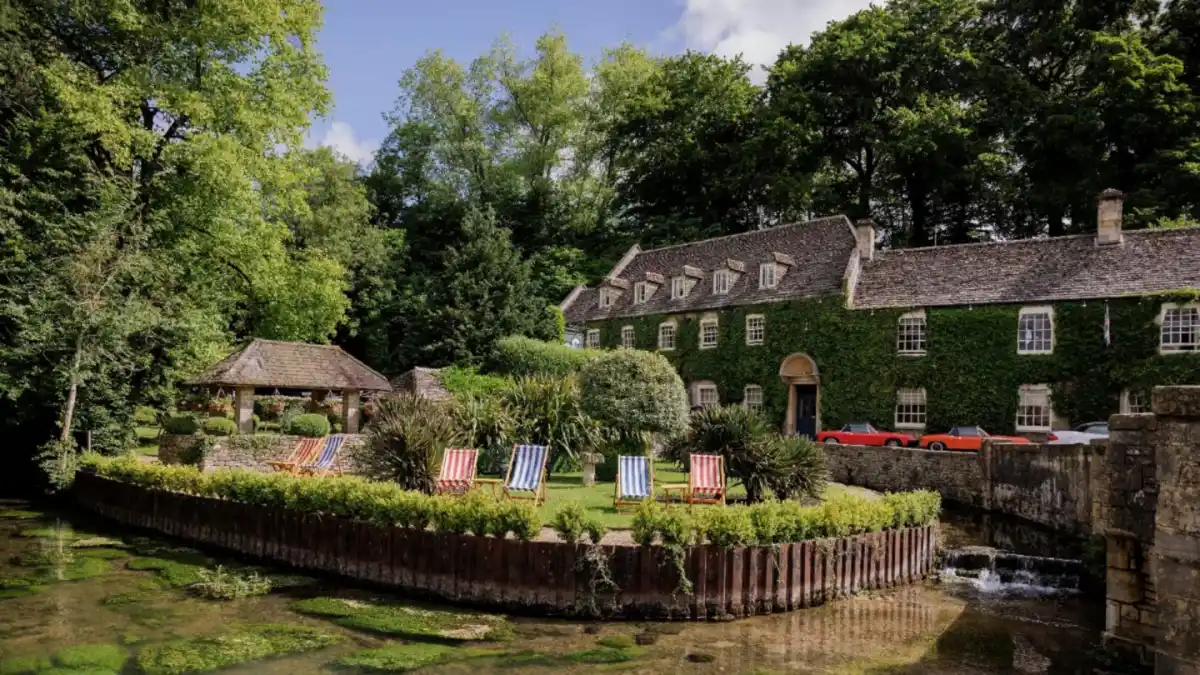 Este es el pueblo más lindo del mundo, según Forbes: menos de mil habitantes, un solo hotel y una belleza que parece detenida en el tiempo