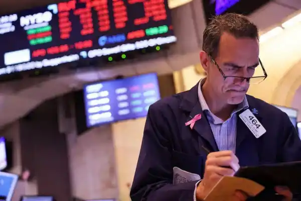 En medio de la expectativa por la ayuda financiera de EEUU, los bonos y los ADRs operaron a la baja