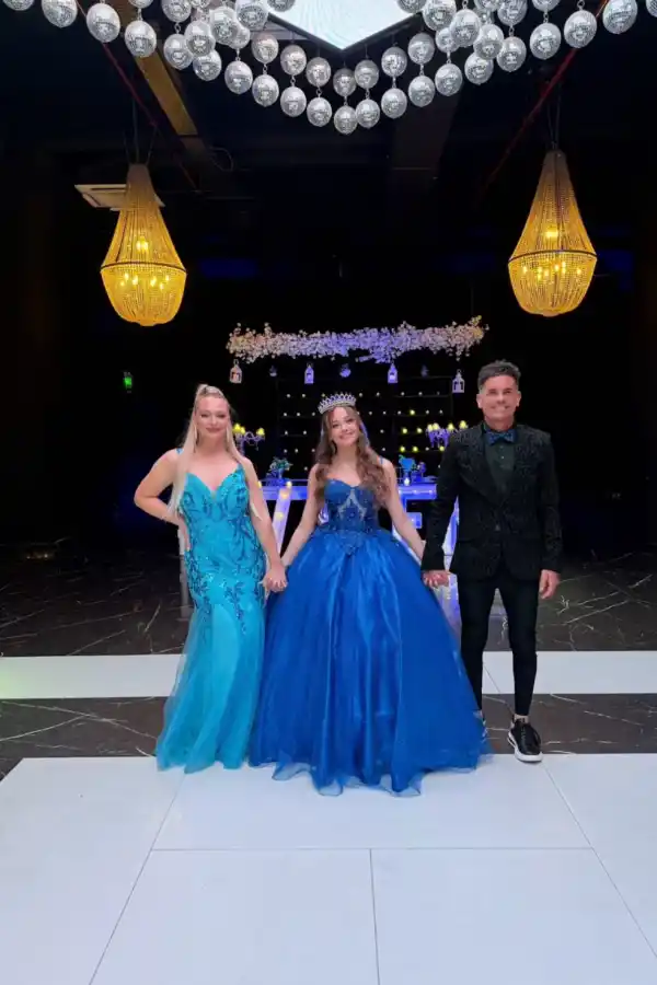 Luces, emoción y robots: así fue la espectacular fiesta de 15 de Valentina, la hija de Hernán Caire