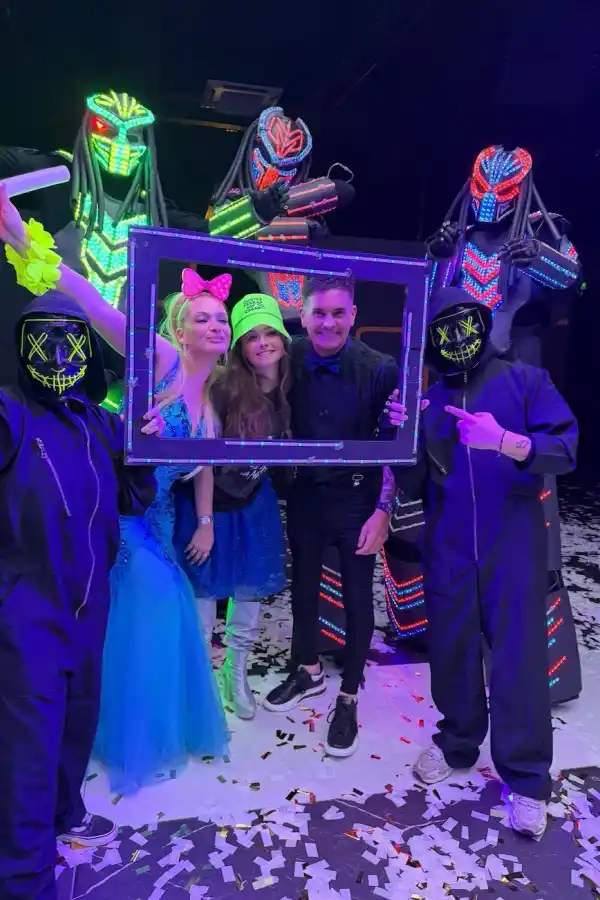 Luces, emoción y robots: así fue la espectacular fiesta de 15 de Valentina, la hija de Hernán Caire