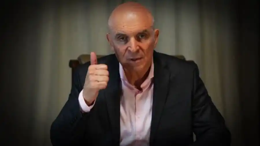 La polilla que criticaba a la mosca y la moraleja de Espert