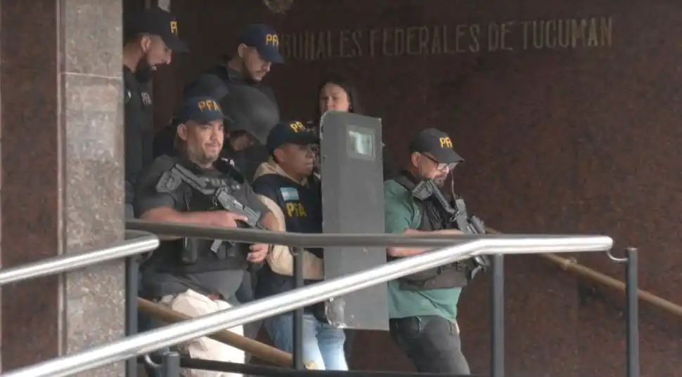 MUY CUSTODIADO. Petiso David es trasladado de los tribunales.