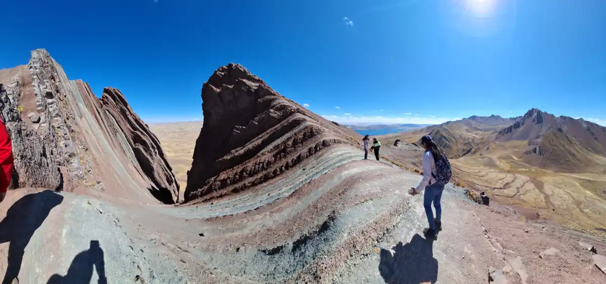 Descubre la nueva montaña arcoíris de Perú, el tapiz sagrado de los Andes