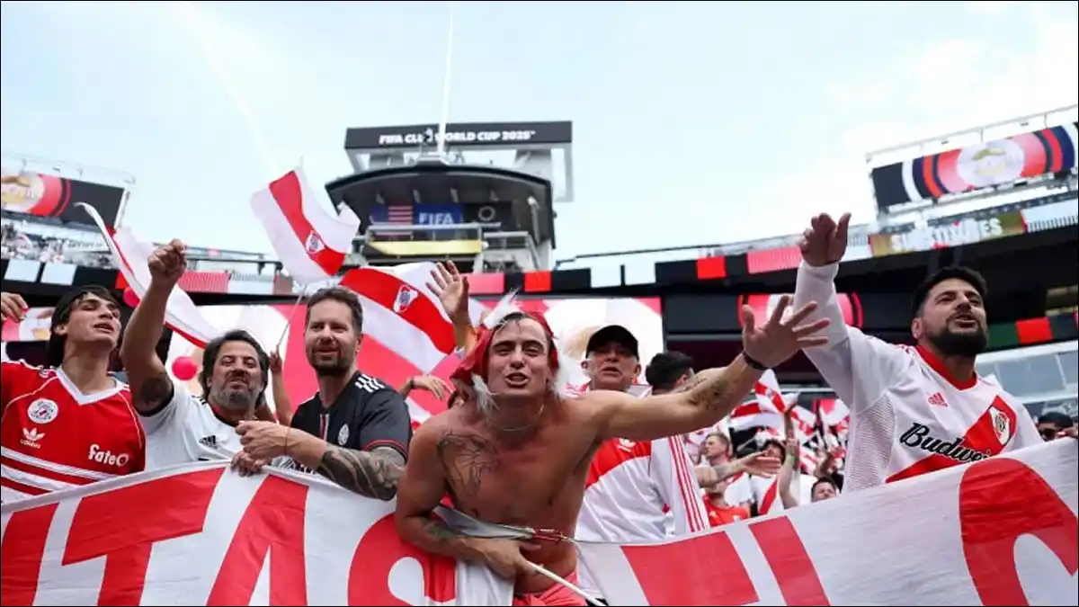 MULTA Y ADVERTENCIA. River fue sancionado por la FIFA por actos discriminatorios de sus hinchas en el Mundial de Clubes.