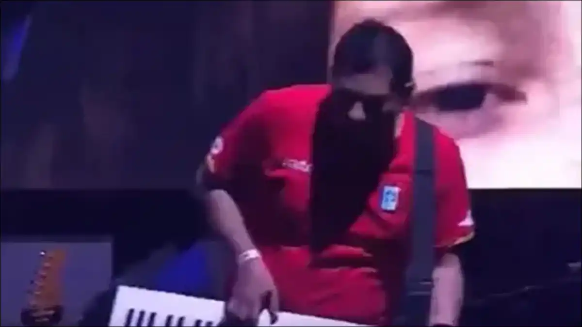 MEDIDA POR IMAGEN. El club decidió apartar a Mezzina tras su aparición con la camiseta en el escenario.