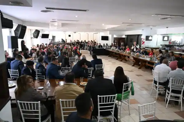 Jaldo se reunió con intendentes y concejales de toda la provincia