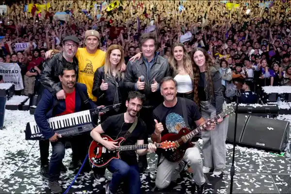 Un club del ascenso desvinculó a su abogado por participar en el show de Javier Milei con la camiseta del club