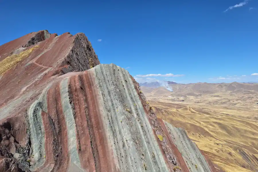 Descubre la nueva montaña arcoíris de Perú, el tapiz sagrado de los Andes