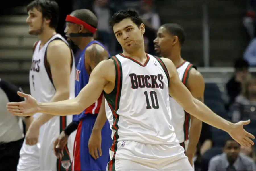 HUELLA EN LA NBA. El santafesino brilló en Detroit, Toronto, Milwaukee y Houston, donde protagonizó una recordada volcada sobre Kevin Durant.