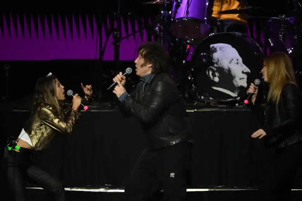 Entre el salvataje y una metamorfosis acelerada