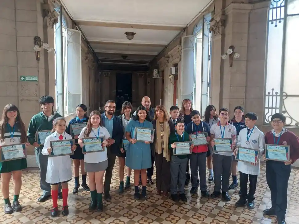 DESTACADOS. En la foto de abajo, la visita a la Casa de Gobierno.