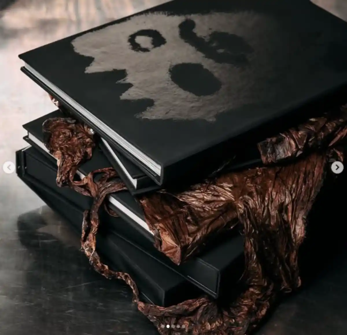 Dillom lanza un libro inspirado en Por cesárea: una edición limitada que combina música, arte y autobiografía