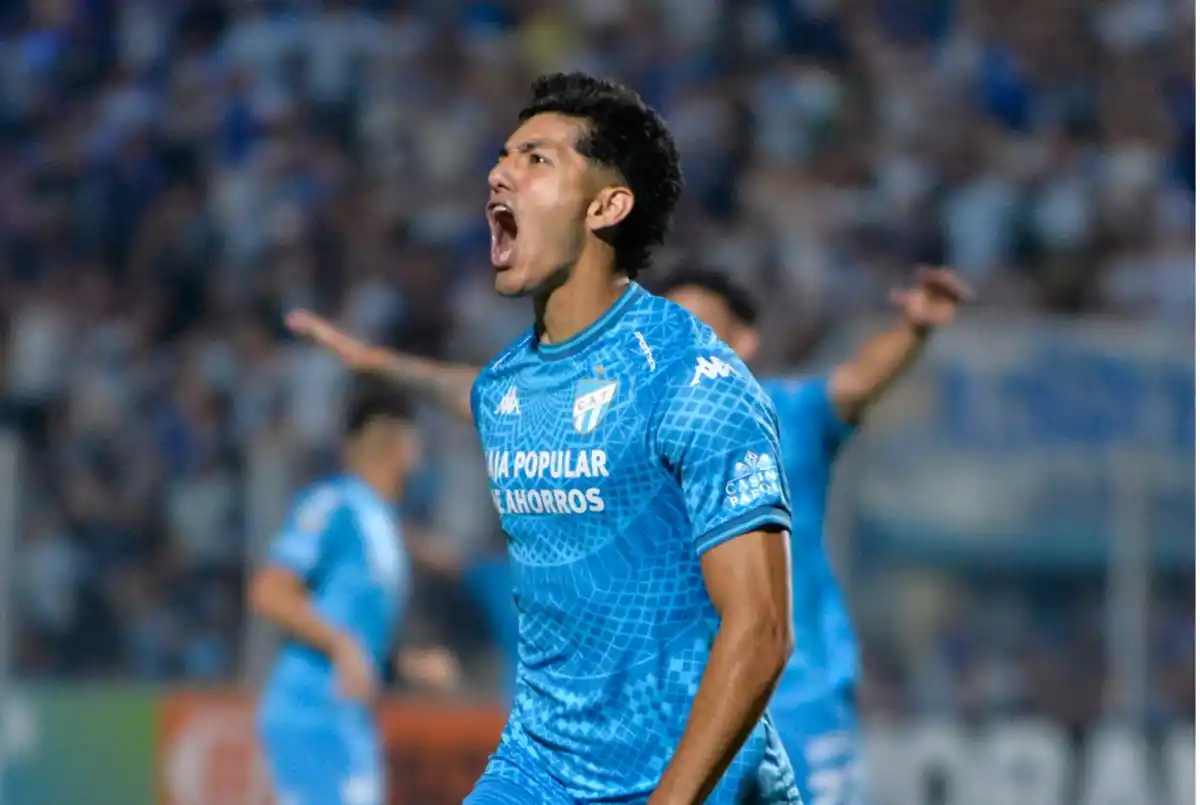 LA BOCA LLENA. Galván explotó de alegría tras marcarle el gol a Platense. El lateral disfruta un presente que esperaba desde hace mucho tiempo.