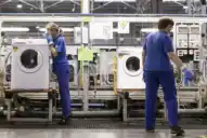 Electrolux suspendió a 400 trabajadores en Rosario ante la fuerte caída de ventas y el avance de las importaciones