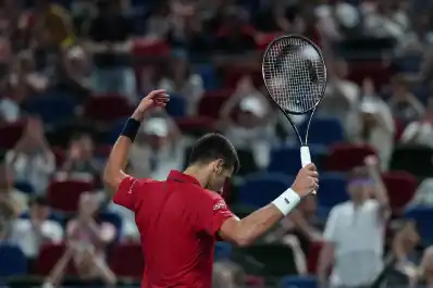 A los 38 años, Novak Djokovic sigue haciendo historia: semifinalista en Shanghái por décima vez