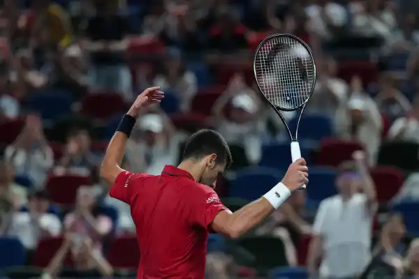 A los 38 años, Novak Djokovic sigue haciendo historia: semifinalista en Shanghái por décima vez