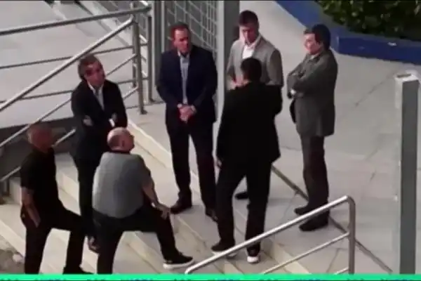 Jorge Brito y Juan Román Riquelme, juntos en La Bombonera: el gesto que marcó el adiós a Miguel Ángel Russo