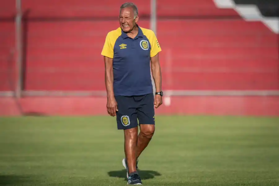 RETORNO. Russo entrenó a Rosario Central en La Ciudadela, en la previa de un partido contra Atlético Tucumán.