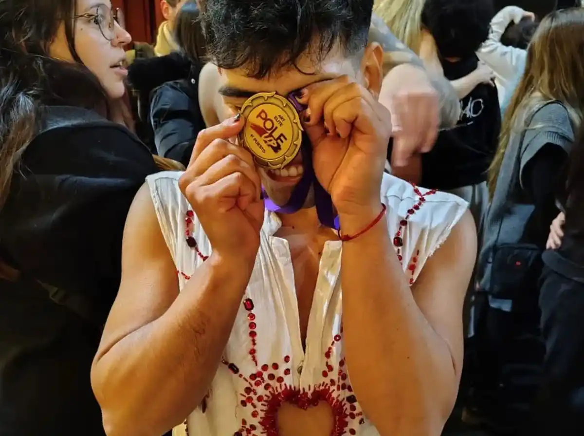 EN MÉXICO. El logro más reciente de Hernán lo llevó a México, donde se coronó campeón elite masculino en la competencia Pole Up con una coreografía de la canción ''Devuelvete'' de Carla Morrison. / CORTESÍA HERNAN RODRÍGUEZ