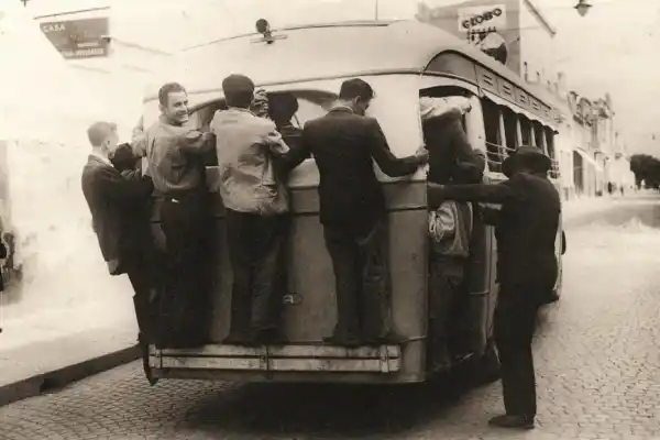 Recuerdos fotográficos: 1945. La crisis del servicio de ómnibus urbanos
