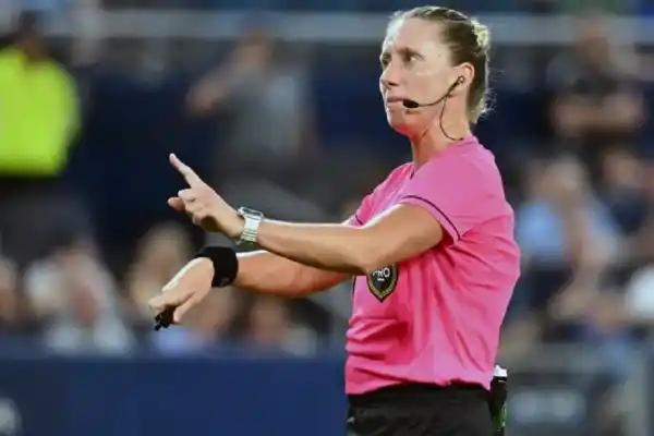 Quién es Tori Penso, la árbitra que dirigirá el amistoso entre la Selección Argentina y Venezuela