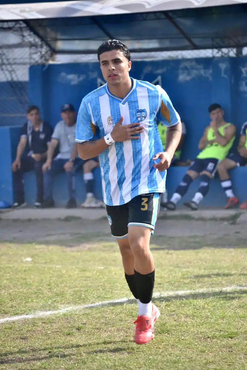 Tomas Rodríguez representa a una generación que persigue su sueño lejos de casa. 