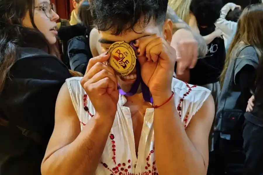 EN MÉXICO. El logro más reciente de Hernán lo llevó a México, donde se coronó campeón elite masculino en la competencia Pole Up con una coreografía de la canción ''Devuelvete'' de Carla Morrison. / CORTESÍA HERNAN RODRÍGUEZ