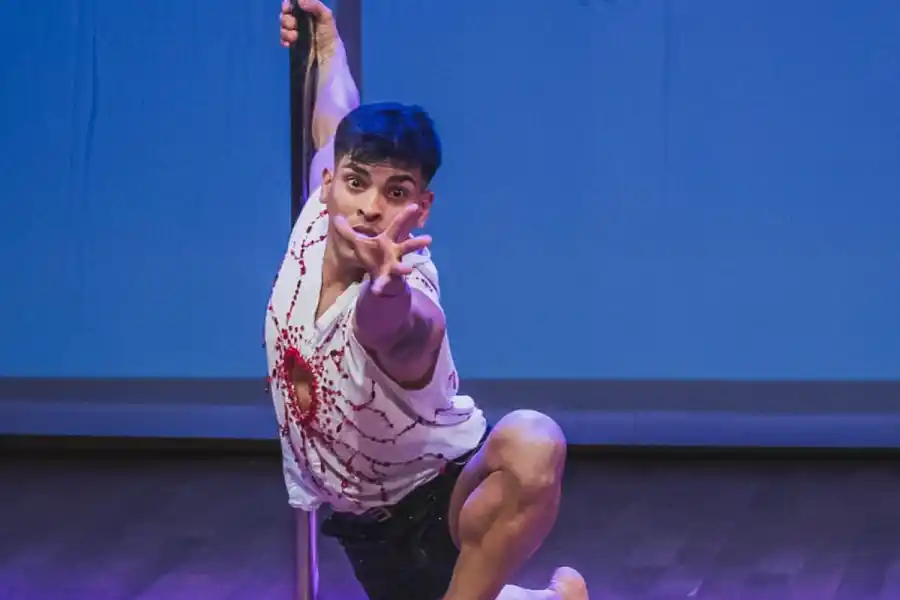 REFERENTE EN EL DEPORTE. Hernán, tucumano y campeón panamericano, demuestra que el pole es la mezcla perfecta entre arte y disciplina. / CORTESÍA HERNÁN RODRÍGUEZ