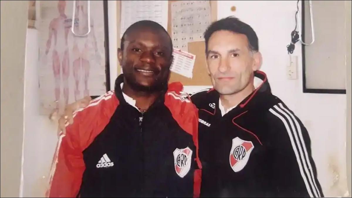 OTRA MIRADA. Ebouele fanático de River, llegó al país para probarse en el club. 